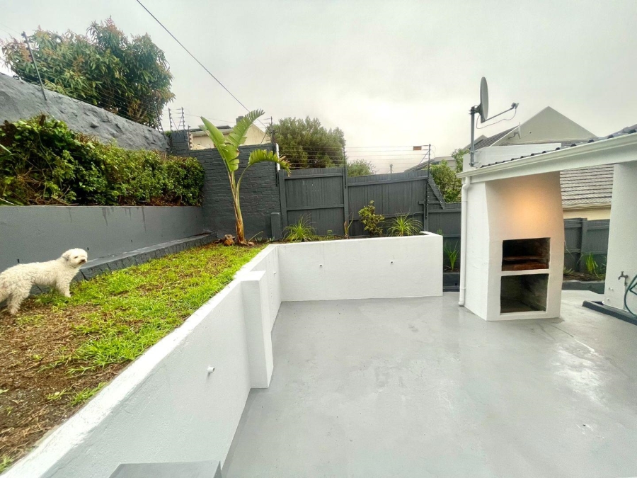 2 Bedroom Property for Sale in Vredehoek Western Cape